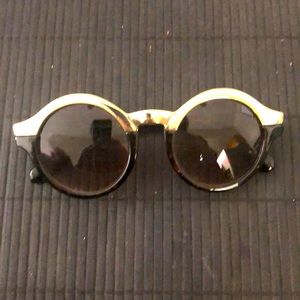 Vintage sunglasses **no scuffs or scratches
